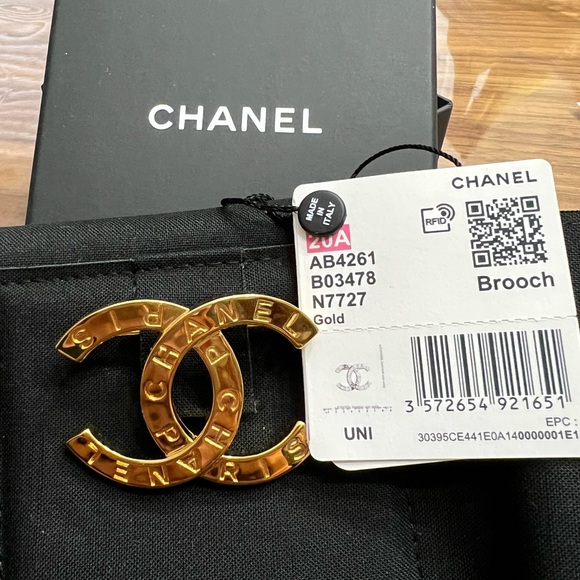 CHANEL 20A Small All Gold Brooch - Picture 1 of 7
